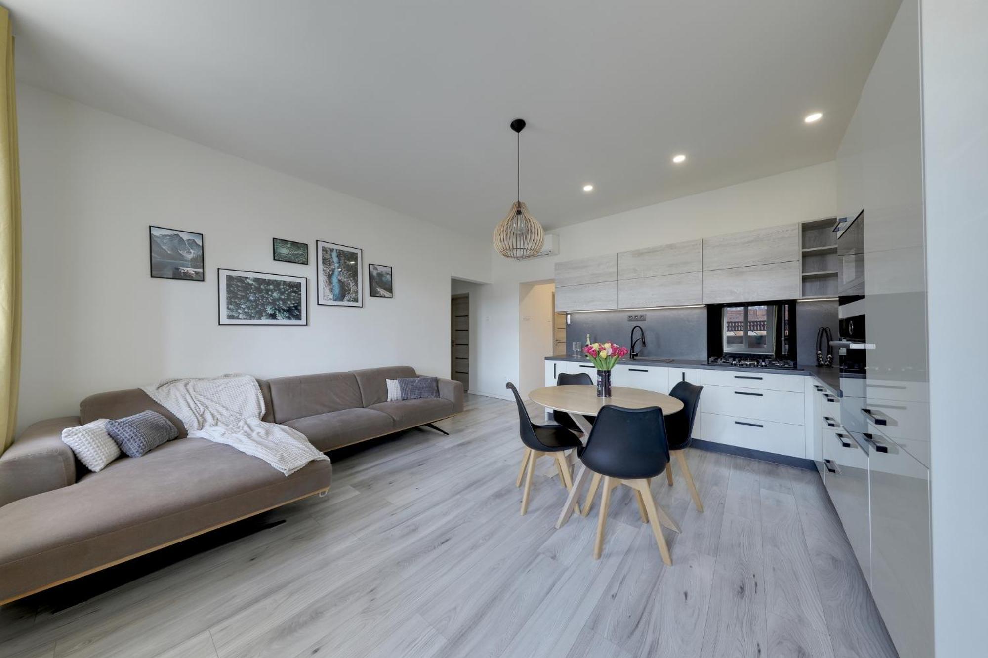 Lovely 2-Bedroom Apartment In Centre Of Μπρατισλάβα Εξωτερικό φωτογραφία