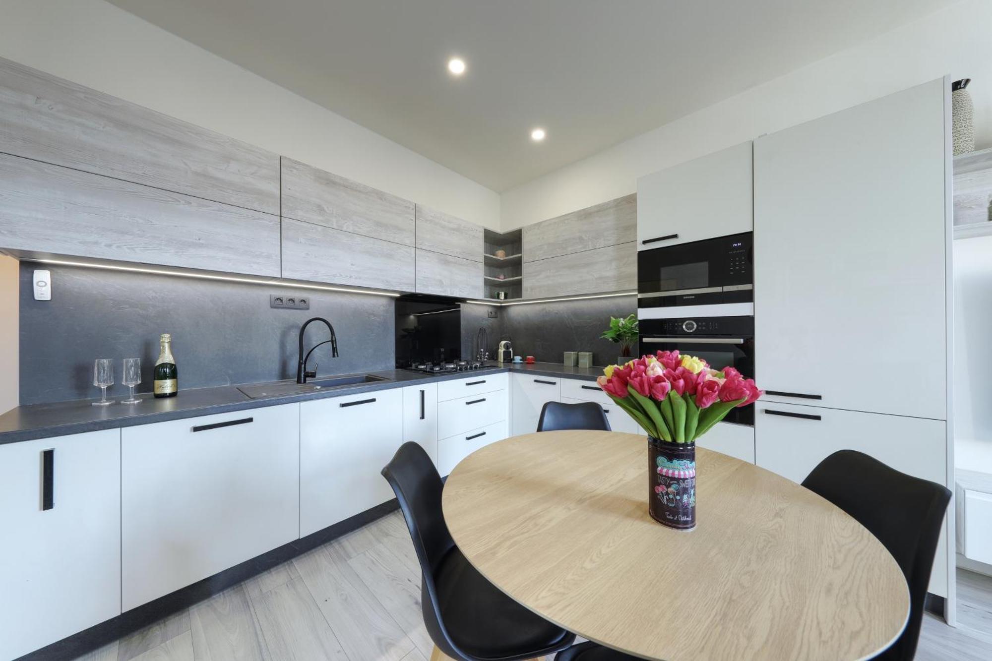 Lovely 2-Bedroom Apartment In Centre Of Μπρατισλάβα Εξωτερικό φωτογραφία